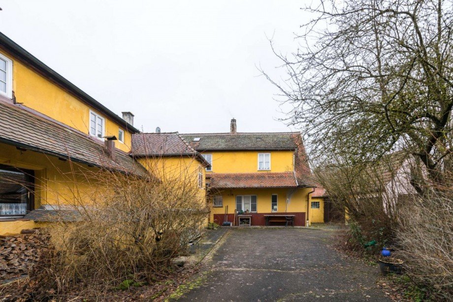 Hofansicht Zweifamilienhaus Windsbach