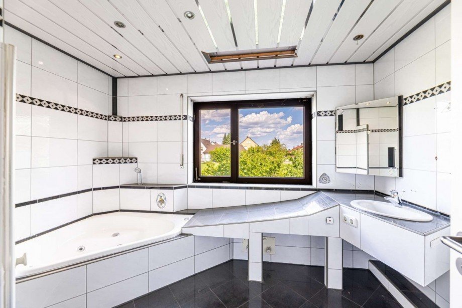 Badezimmer Hochparterre Mehrfamilienhaus Zirndorf