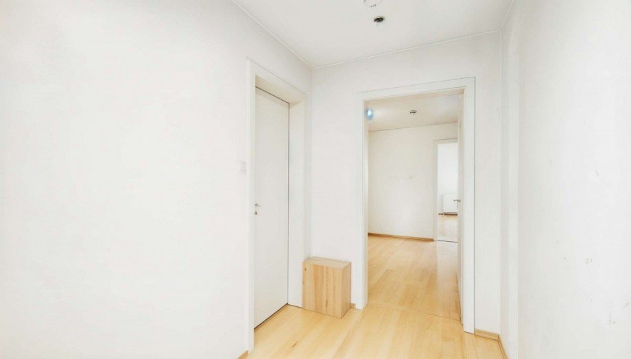 Flur - (KI generiert) Erdgeschosswohnung M�nchen