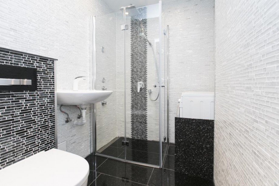 Badezimmer mit Dusche Etagenwohnung M�nchen